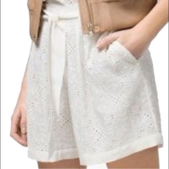 Massimo Dutti Off White Lace Shorts Sz 8 EUC - Picture 2 of 8